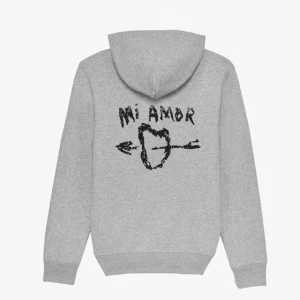Mi Amor hoodie - Lägger upp igen pga oseriös köpare. Jättefin mi Amor hoodie som är i toppenskick. Nypris är ca 1700kr på Zalando . Storlek xs/s knappt använd då den är för stor