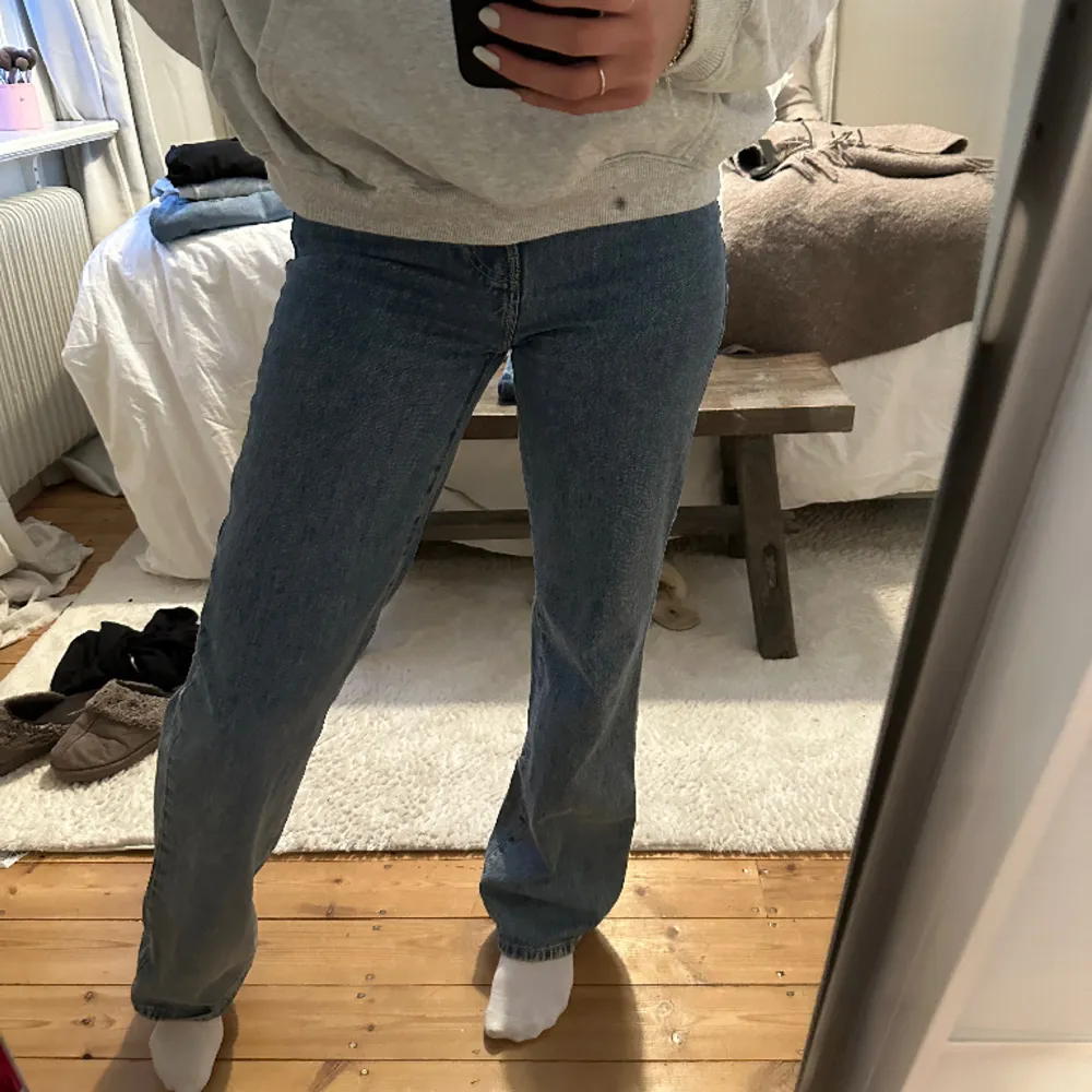 Jätte snygga blåa jeans från bikbok. Jeans & Byxor.