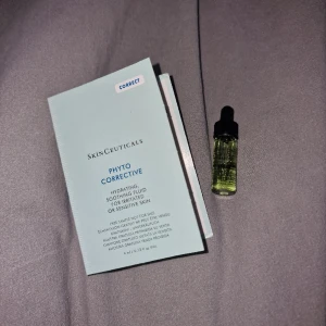 Serum - Helt ny och oanvänd mini serum, se bild för info om den🫶🏼 När man applicerat i ansiktet så kan man med resterande på handen applicera på andra delar av kroppen!
