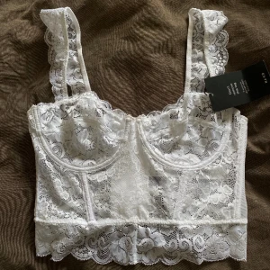 Spetskorsett💕 - Superfin spetskorsett som tyvärr aldrig kommit till användning, som ny!! 