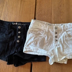 Shorts - Lågmidjade shorts från Kappahl st 170 Båda för 75 eller en för 50