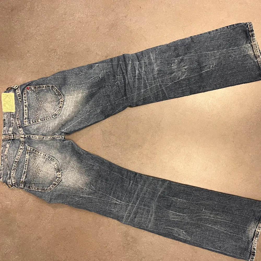 Galet snygga vintage Replay jeans, jättelåga i midjan! Passar en XS/34. Jeans & Byxor.
