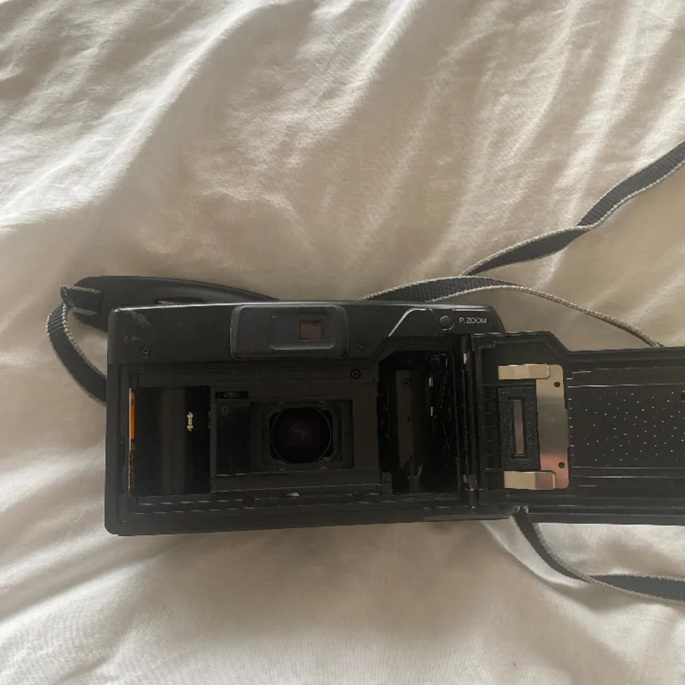 Vintage Film kamera 🤍 Bruksanvisning  https://www.scribd.com/document/486121402/Minolta-AF-Zoom-90-Camera-Manual. Accessoarer.