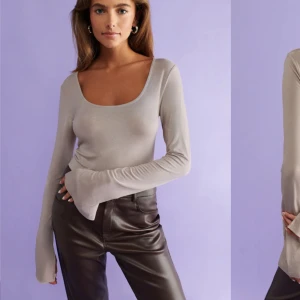 Topp från Gina  - Säljer denna supersköna och fina tröjan från Gina. Den är ”soft touch” vilket innebär att materialet är väldigt mjukt och stretchigt! Mycket bra skick, använd 1-2 gånger😇