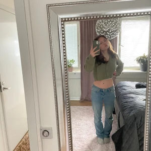 Grön kofta - Köpt i sommars kom privat för mer bilder