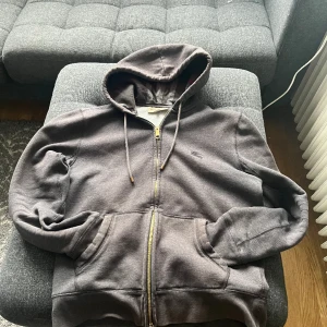 Bruberry hoodie - Skit snygg burberry hoodie i storlek s i bra skick!