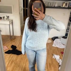 stickad tröja - jättefin blå stickad tröja