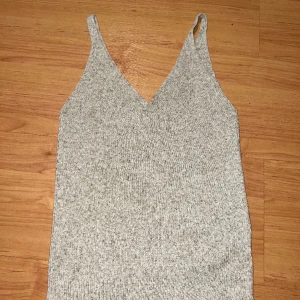 Ribbat linne - Ribbat linne från Only som inte är använd men utan prislapp. Perfekt till sommaren