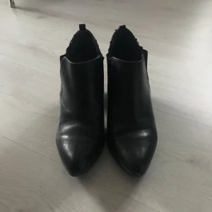 Ankel boots - Fina ankel skor från Tamaris, fint skick 