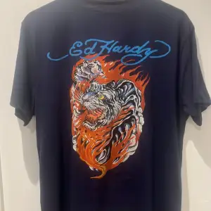 Helt ny blå ed Hardy T-shirt  Kan diskutera priset  Det är bara skriva och fråga 