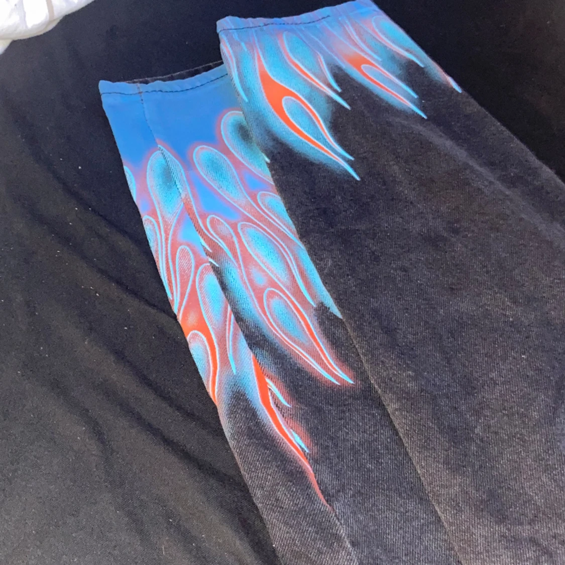 Svarta jeans med Y2K print - 91