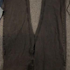 Säljer mina just junkies byxor  - Säljer mina snygga svarta just junkies byxor som är i väldigt bra skick. Säljer för de inte min stil löngre 