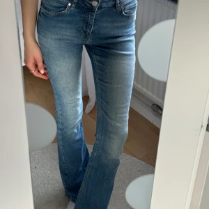 Bootcut jeans  - Säljer dessa bootcut jeans från Gina Tricot. Dom är i ett bra skick. 