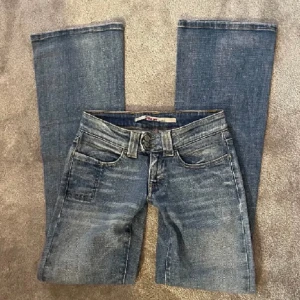 Lågmidjade jeans only - Supersnygga bootcut jeans från only!! De är Lågmidjade! Säljer endast vid bra bud! 💓