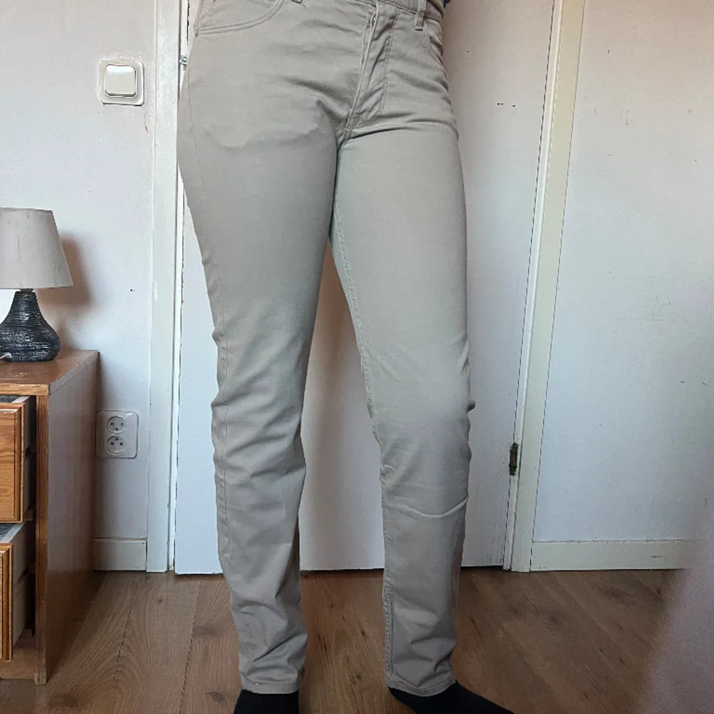 Ett par beige jeans! Helt nya och i gott skick!. Jeans & Byxor.