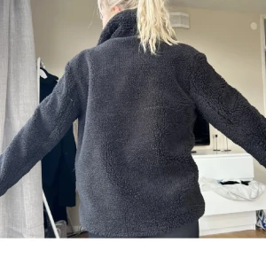 Teddy jacka  - Superfin Teddy jacka från nakd i storlek 36💗säljer då den var för stor för mig💗lånade bilder skriv privat för egna 🙏🏻