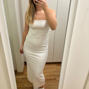 Långklänning glitter - Långklänning med små stenar