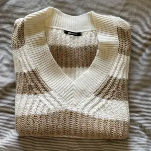 En kortärmad tröja från Gina Tricot, storlek S. Aldrig använd. 