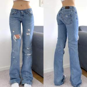 Levis eve jeans Midja: 79 innerben: 90 Lågmidjade Levis eve jeans. Jag är 176cm lång, storlek S/36/28!! Använd gärna köp nu!💕💕