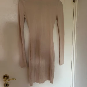 Klänning - Från plt. Aldrig använd. Skriv privat för att se bild med den på