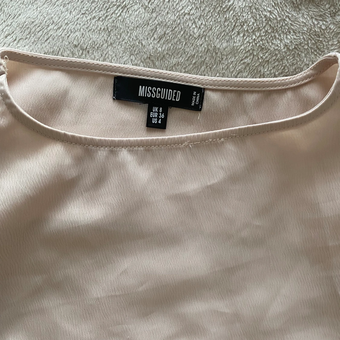 Rygglös satin topp - 91