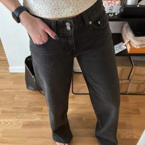 Lågmidjade vida jeans Från Levis använda 1 gång storlek 26 Waist och 30 långa 🌸