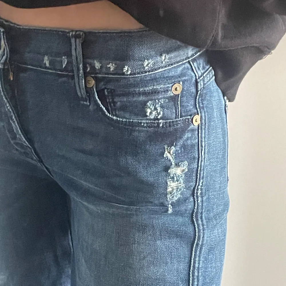 !!intressekoll!! Sjukt snygga jeans som jag köpt på vinted!⭐️ Helt oanvända. Jeans & Byxor.