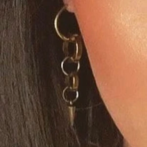 Örhängen  - Finns i guld och silver. Köp för 99kr/st Eller 185kr/ paret. Modell 147 Smyckes ställningen finns även att köpa för 299kr!