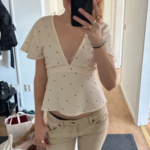 Blus  - Super fin, köpte förra veckan men insåg snabbt att ja inte kommer använda den! Alltså i nyskick!