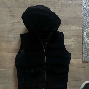 Stenströms väst  - Liten i storleken, 8/10 skick skulle ja säga, säljer för att jag aldrig använder den.