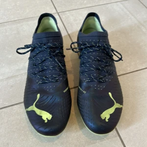 Puma fotbollsskor - Har endast använts ett fåtal gånger. Lite slitna men det är inget som sticker ut. Kontakta för fler bilder. 