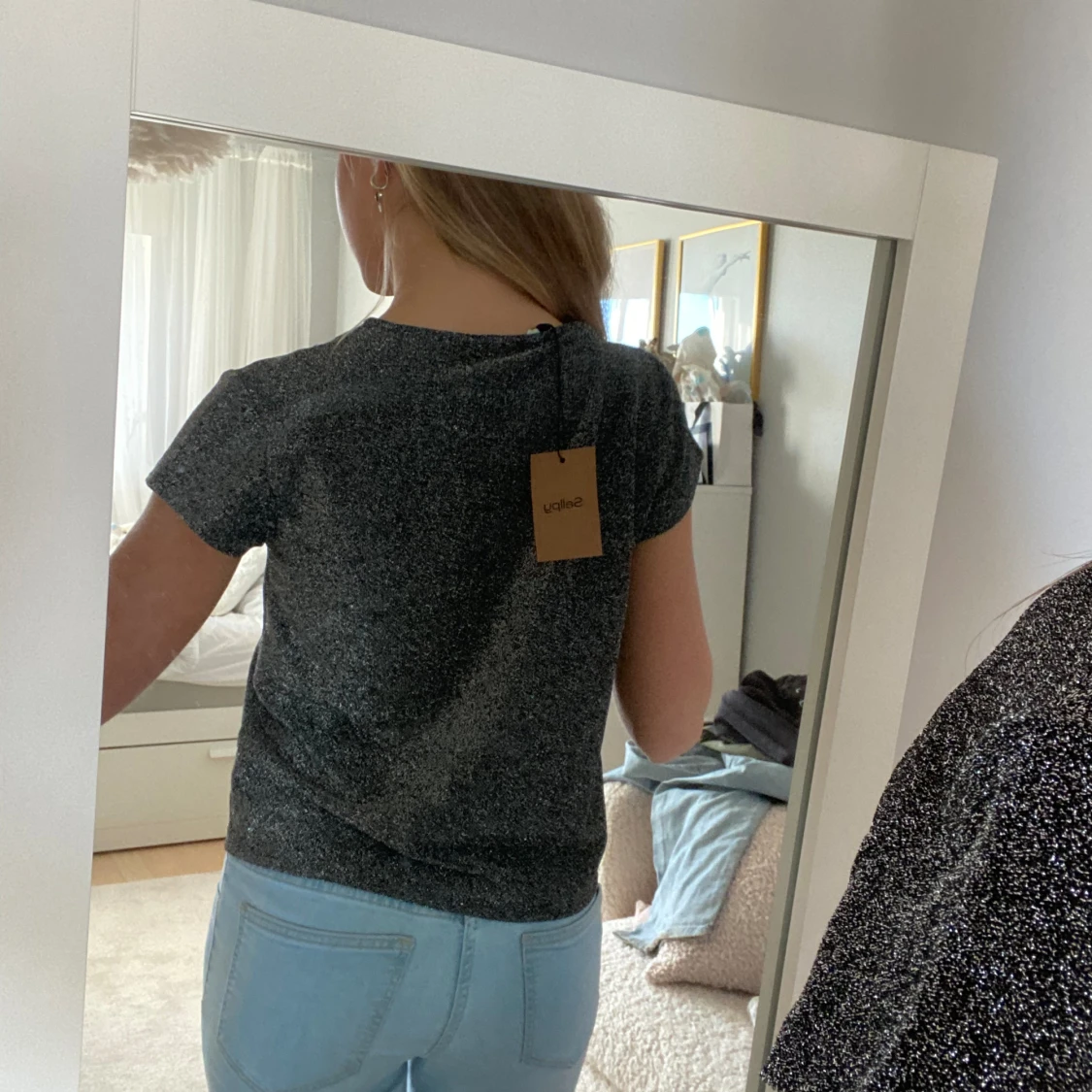 Glittrig tröja  - 91