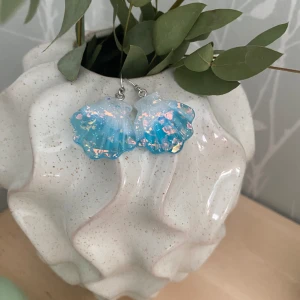 Örhängen - snäckor  - Egentillverkade örhängen snäckor.