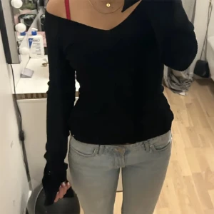 Tröja - Säljer denna ursnygga tröja som jag köpte här på plick men är för stor för mig💓 kontakta gärna vid frågor!💓