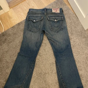 Tvärfeta true religion jeans joey - True religion jeans med riktigt bra bootcut passform. Nice färg och wash. 