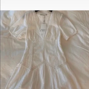 Zara klänning - Helt ny med prislapp 
