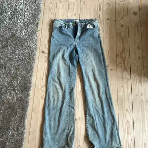 Jeans blå i storleken 46 från Lindex 