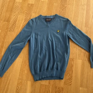 Lyle Scott tröja  - En tunn långärmad från Lyle Scott i bra skick 