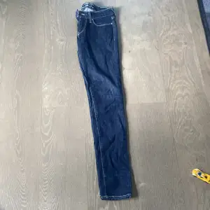 Lågmidjade jeans från levi's strl 25*32