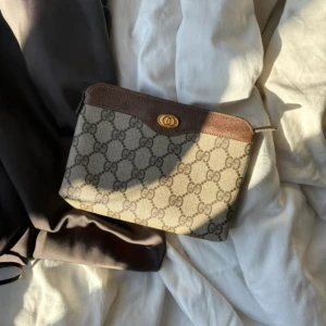 Gucci Clutch  - Säljer min otroligt fina gucci clutch som är i väldigt bra skick! 