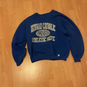 Vintage Russel athletic crewneck - Mycket bra skick, inga defekter. Står L men passar som M.