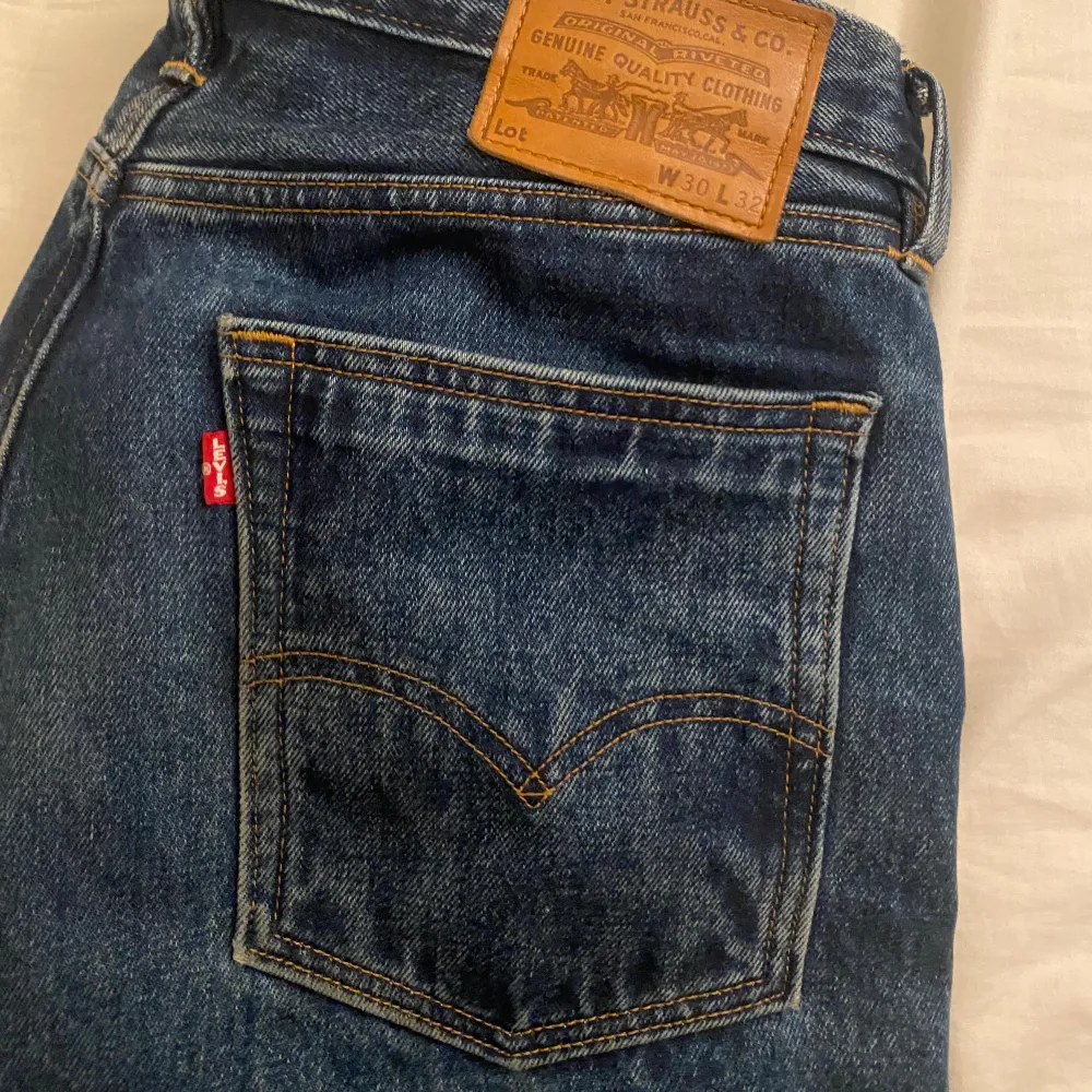 Två par jeans samma model storlek 30/32 båda är väldigt bra skick. Skriv  ett par för 350 eller båda två för 500.. Jeans & Byxor.