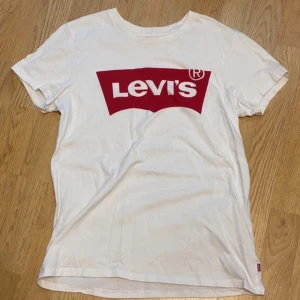 Levi’s T-shirt  - Good condition  Like never used