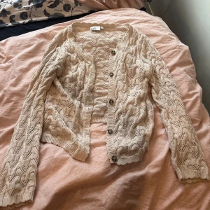 Stickad kofta  - Jätte söt kofta perfekt för sommaren 