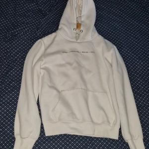 Off white - Säljer denna hoodien då den inte används 