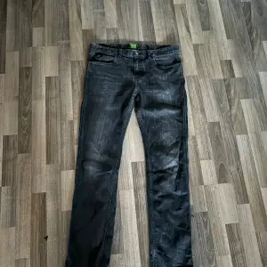 Hugo boss jeans i stretch. stonewashed färg Storlek 36/34  Hör av er vid minsta funderingar😁