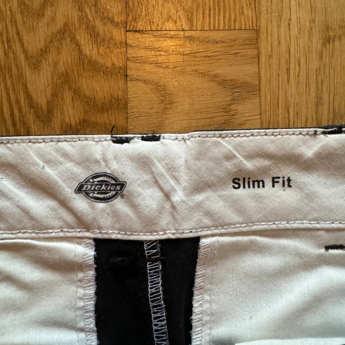 Svarta byxor från Dickies - 90