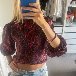 Tröja - Lila/rosa/svart blus