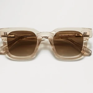 Chimi solglasögon  - Säljer mina Chimi 04 ecru. Nypris ca 1400kr. 