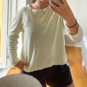 Härlig tröja från Rodebjer - 💛Vad: Härlig tröja från Rodebjer 💛Färg: Ljusgul 💛Storlek: S 💛Skick: Använd i fint skick. 
